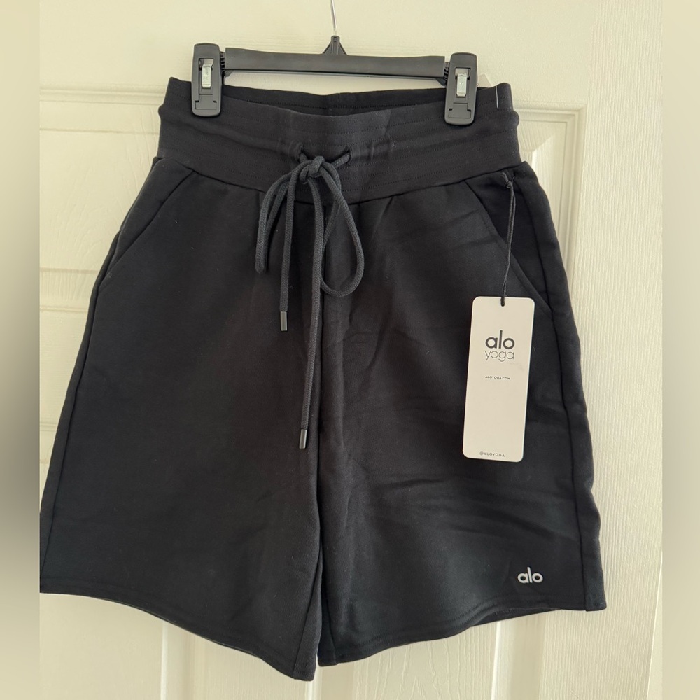 Alo Yoga High-Waist Easy Sweat Short for women’s .size:XS(2-4) .color:black.New
